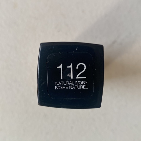 Maybelline Matte + Poreless Foundation - #112 Natural Ivory - Picture 3 of 3